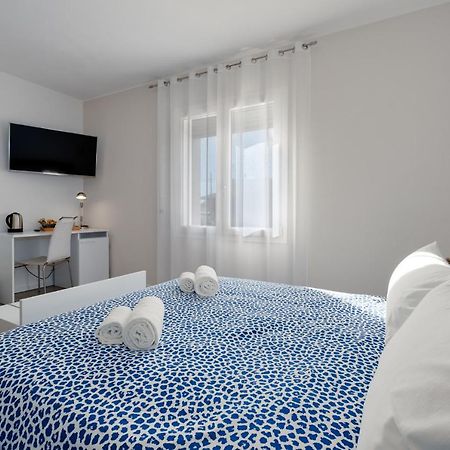 The White Building - Rooms Costermano Eksteriør billede