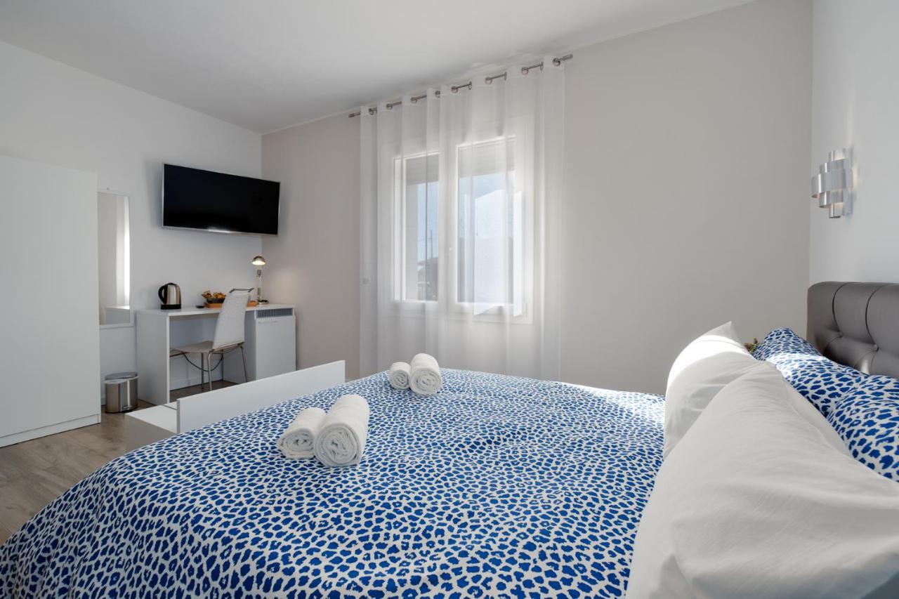 The White Building - Rooms Costermano Eksteriør billede