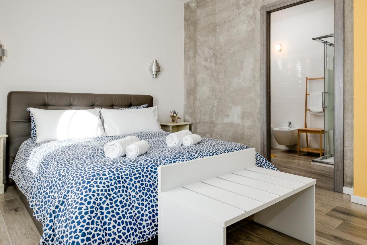 The White Building - Rooms Costermano Eksteriør billede